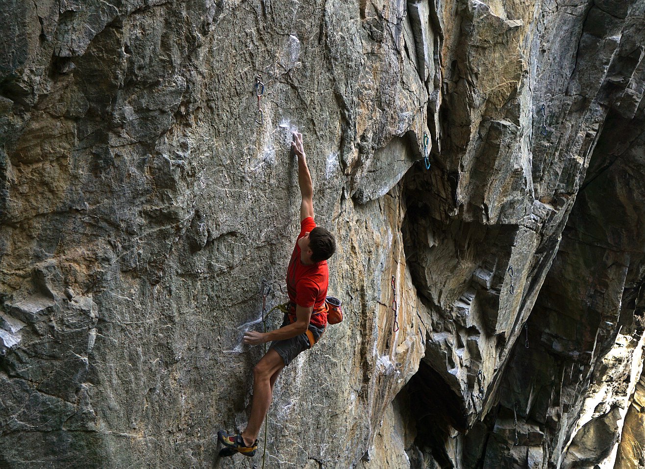 Louis Gundolf beim Felsklettern | Climbers Paradise