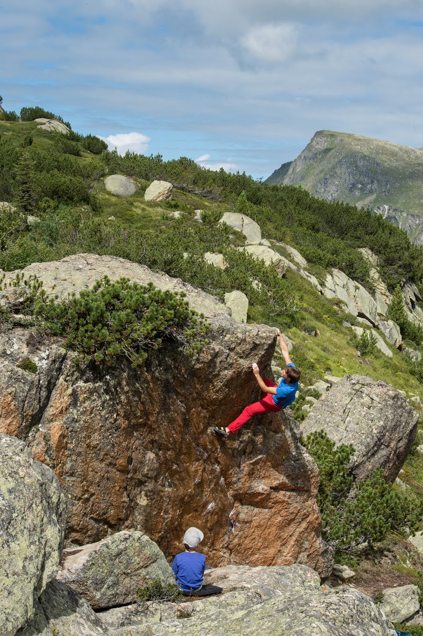 Bouldern ist mit Kindern besser als Klettern, Silvapark, Silvretta. Pic by Ingo Filzwieser | Climbers Paradise