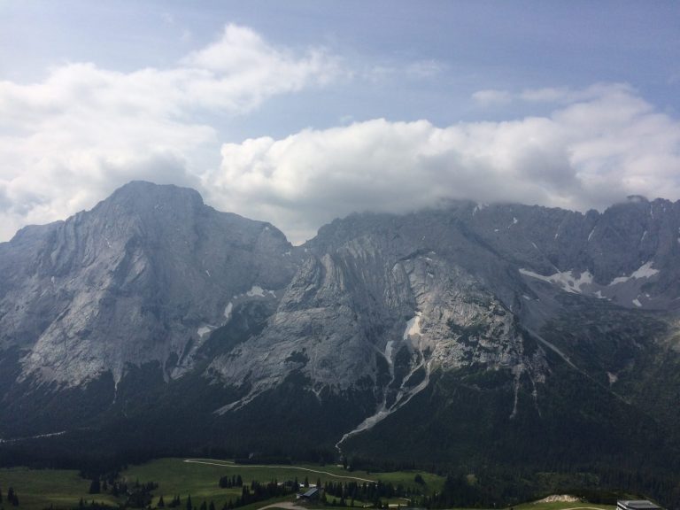 Der Ausblick vom Klettergarten Plattspitzen in der Tiroler Zugspitzarena | Climbers Paradise
