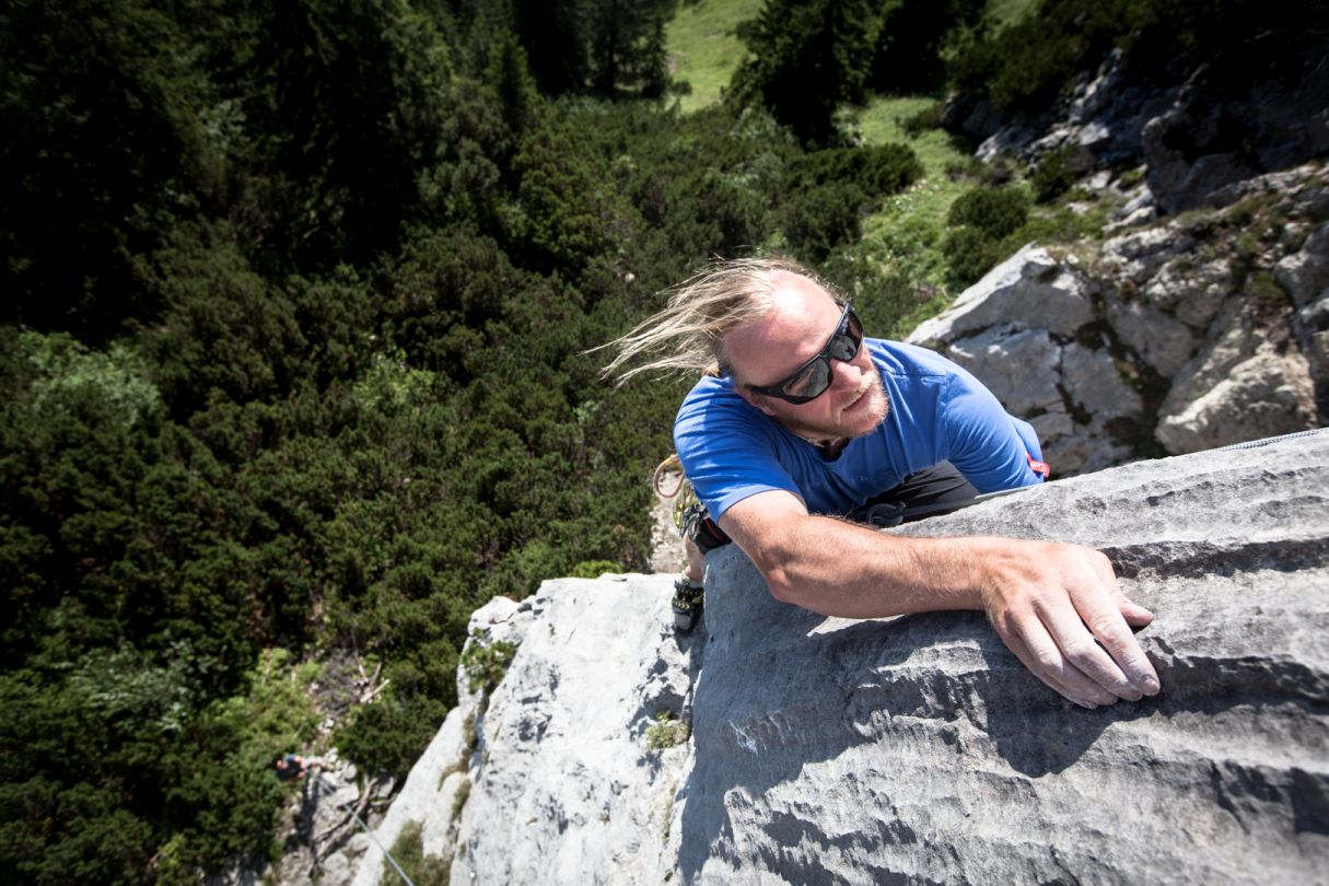 Hannes Mayr beim Klettern im Klettergarten Wilderer Kanzel in der Region Wilder Kaiser, Foto: Tobias Attenberger | Climbers Paradise