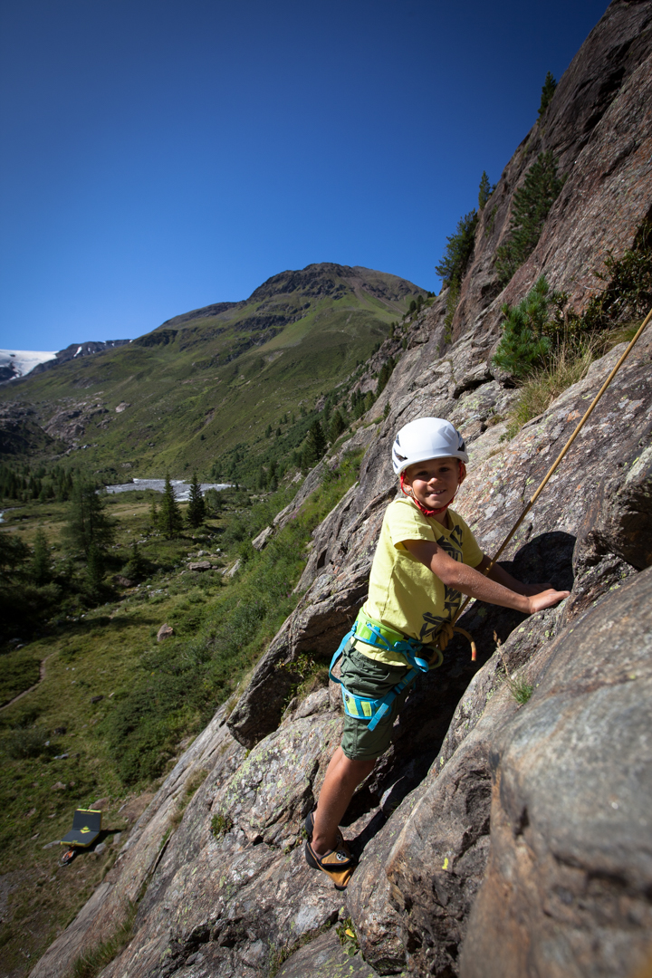 Luca beim Klettern, Foto: Tobias Attenberger | Climbers Paradise