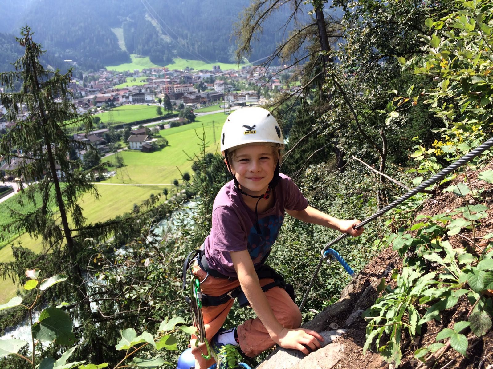 Kindern macht das Gehen von Klettersteigen Spaß | Climbers Paradise