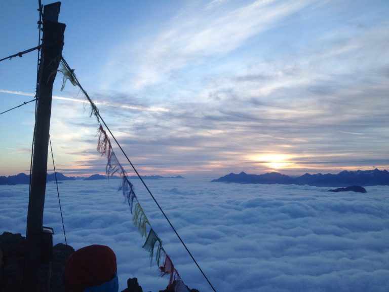 Die letzten Stunden des Tages ganz oben genießen. Foto: Matthias Bader | Climbers Paradise