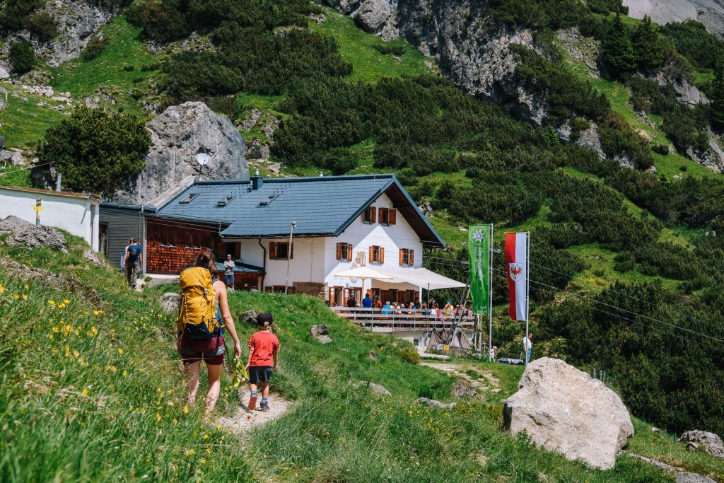 Klettern auf der Muttekopfhütte (Lechtaler Alpen). Foto: Simon Schöpf