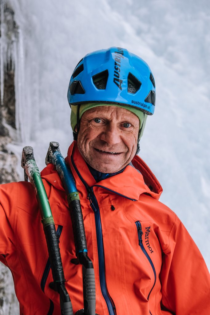Christian Picco Piccolruaz beim Eisklettern im Pinnistal, Tirol. Foto: Simon Schöpf