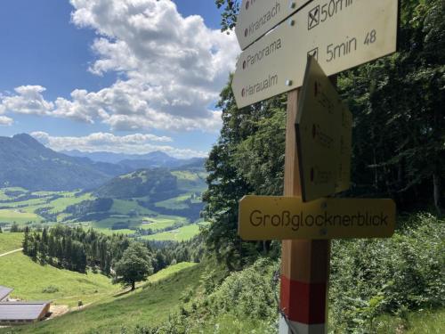 Hinweisschild auf Großglocknerblick, Foto: Susa Schreiner | Climbers Paradise
