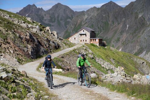 The sport climbers ride their bikes from the Darmstädter Hütte down into the valley.