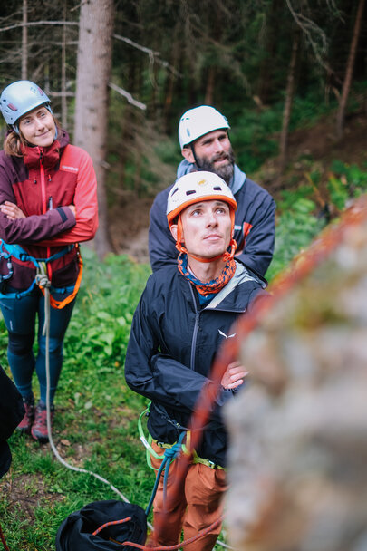 Klettersteiggeher vor dem Einstieg