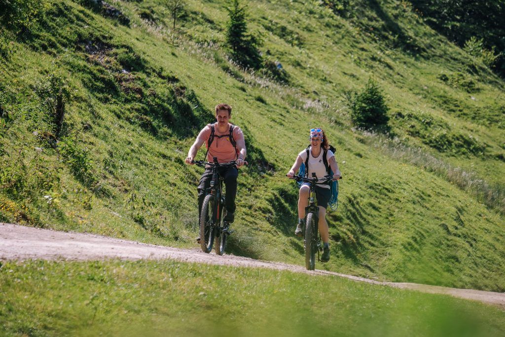 Mit dem E-Bike bequem hinauf zur Wegscheid-Hochalm