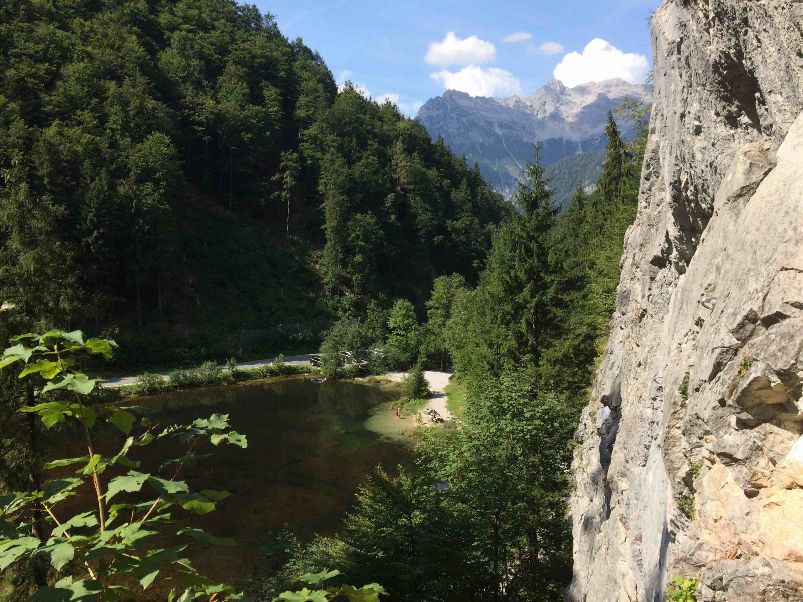 Blick aus dem Klettergarten hinunter auf den Wiesensee
