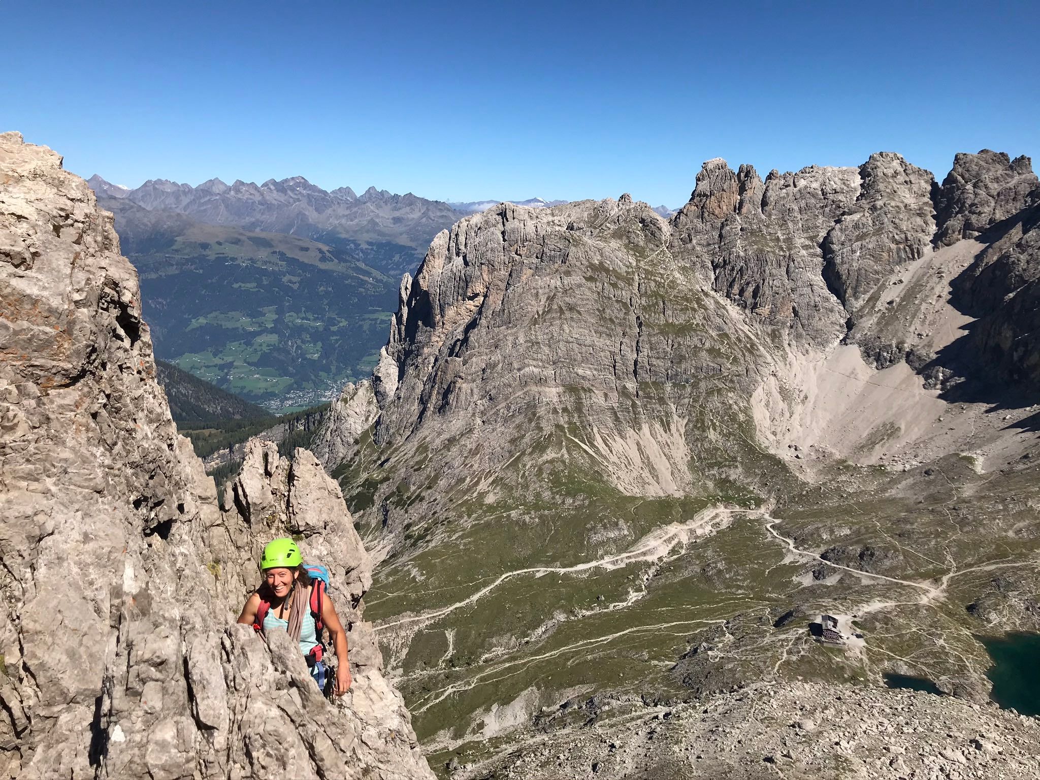 Kletterer in einer Mehrseillängenroute bei der Karlsbaderhütte