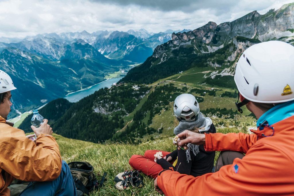 Seilschaft in einer Mehrseillänge in der Region Achensee