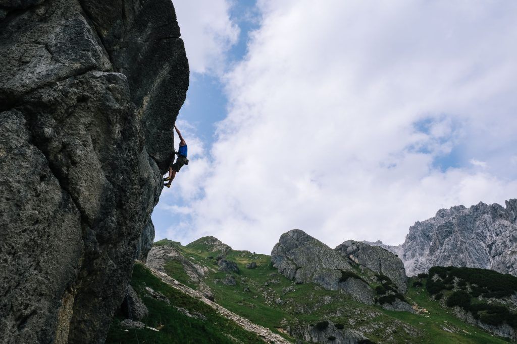 Kletterer im Klettergarten Eisenhut oberhalb der Muttekopfhütte