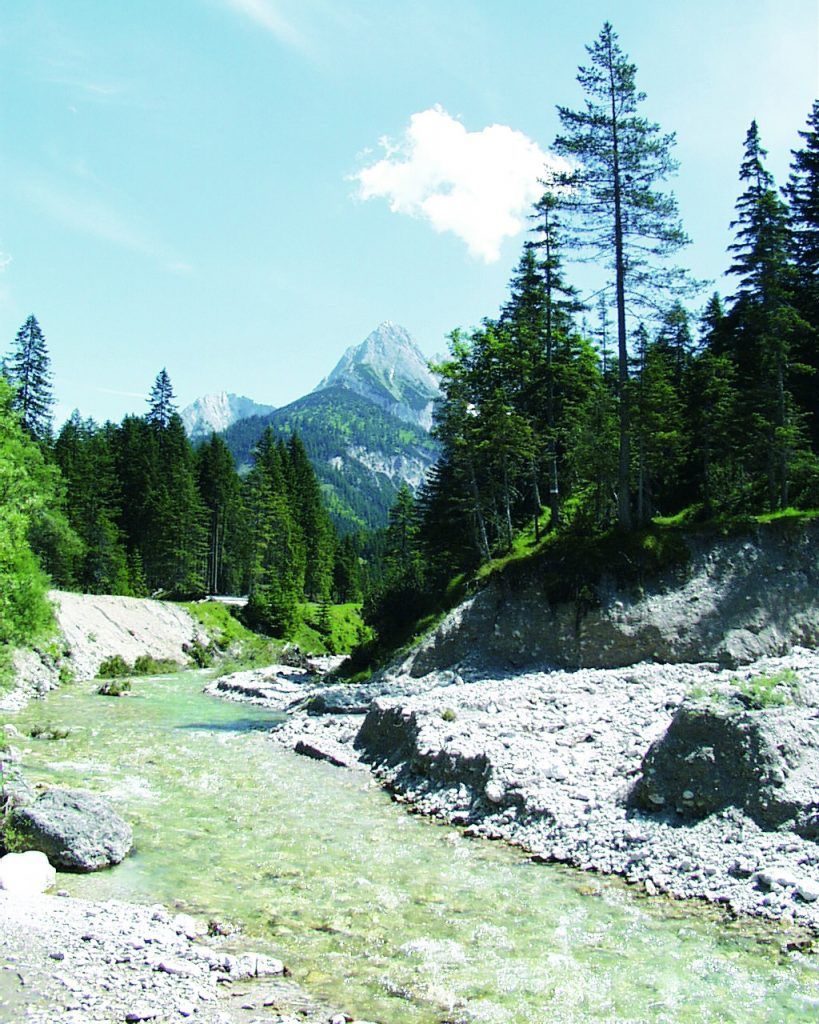 Die junge Isar im Karwendel bei Scharnitz
