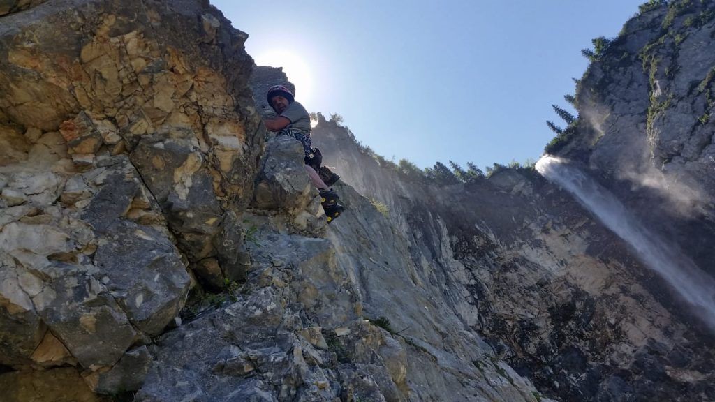A female climber on the ‘Latschentango’ route on the Seebenwand