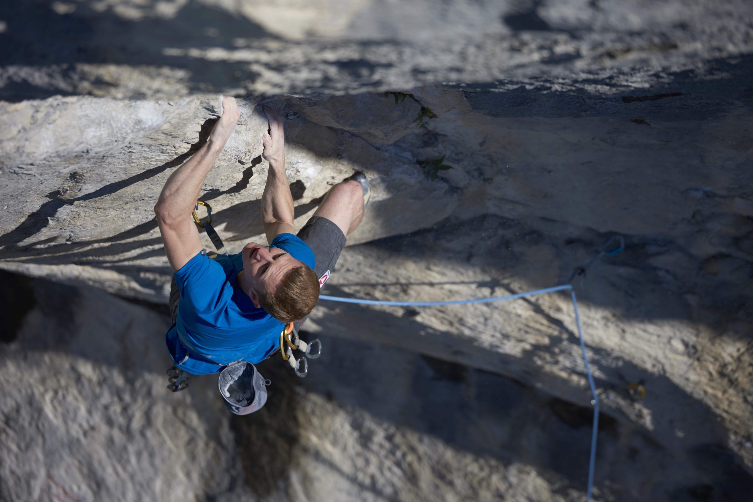 Jakob Schubert klettert die Route Swingtime im Sektor Dschungelbuch an der Martinswand