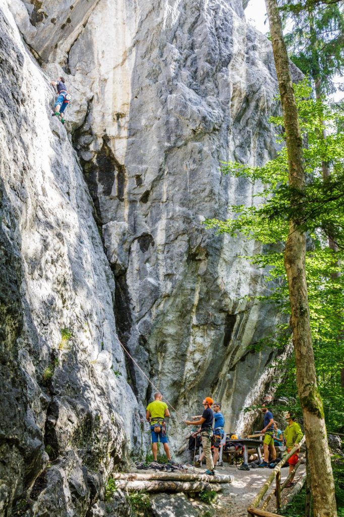 Kletterer im Klettergarten Morsbach bei Kufstein