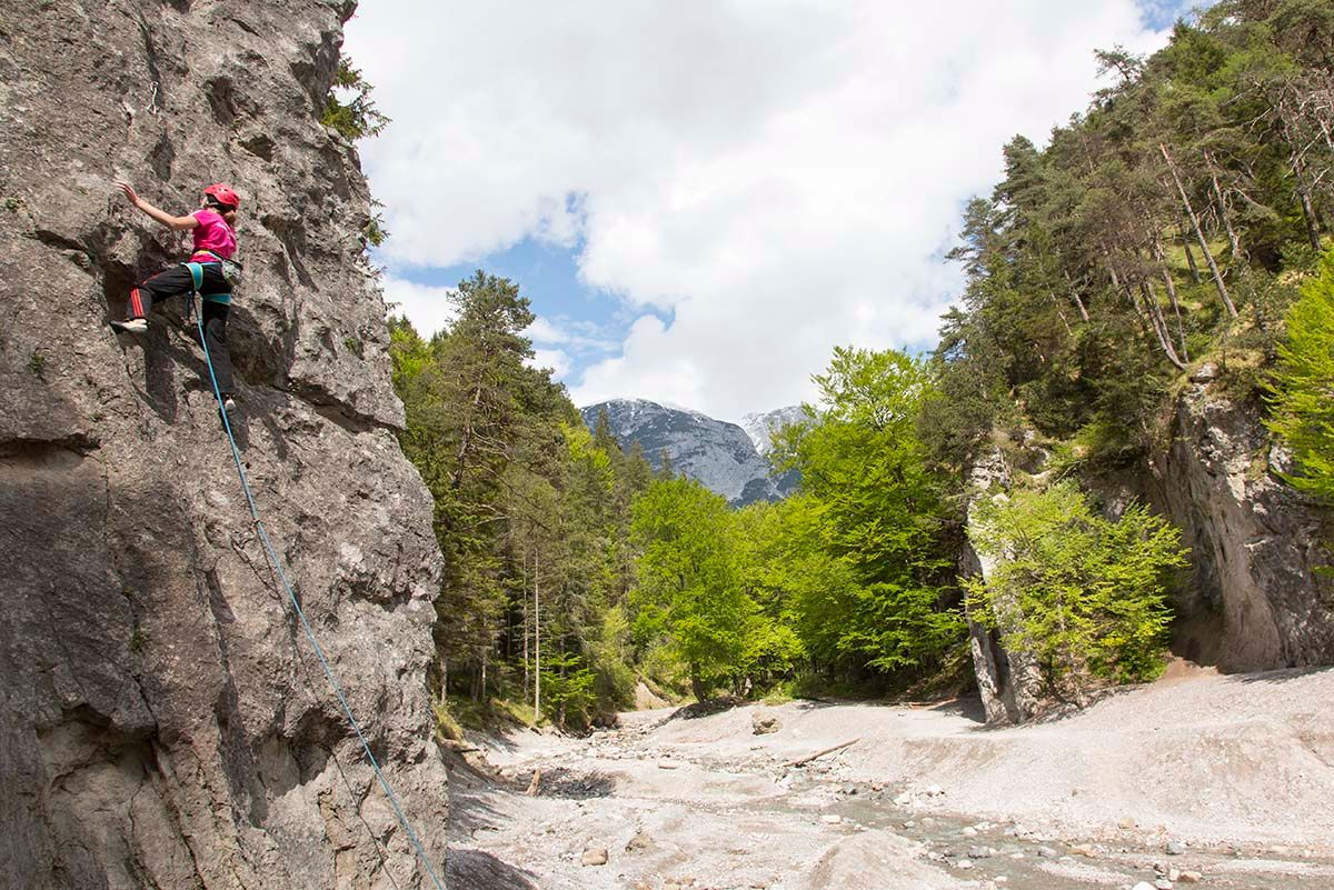 Kletterer im Sektor Gotenturm in der Ehnbachklamm bei Innsbruck