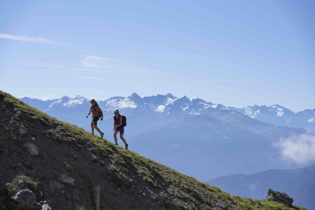 Kletterin im löchrigen Konglomerat am Muttekopf über Imst