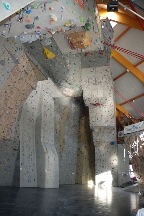 Außenbereich des Kletterzentrums Imst