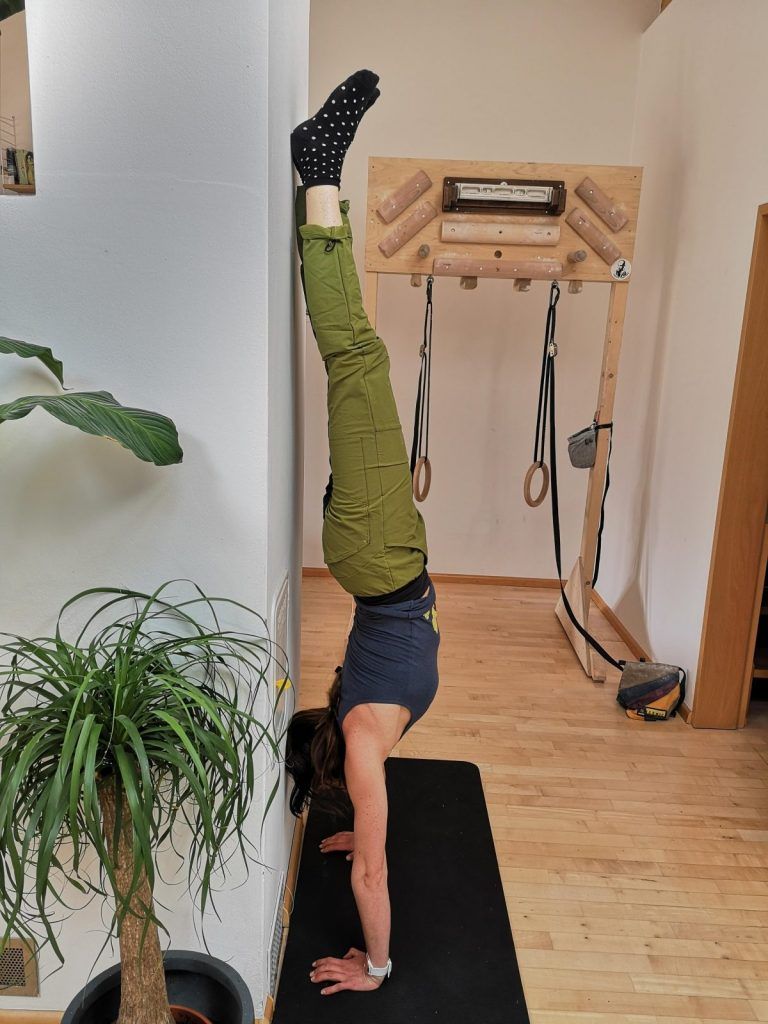 Handstand as a compensatory exercise for climbing