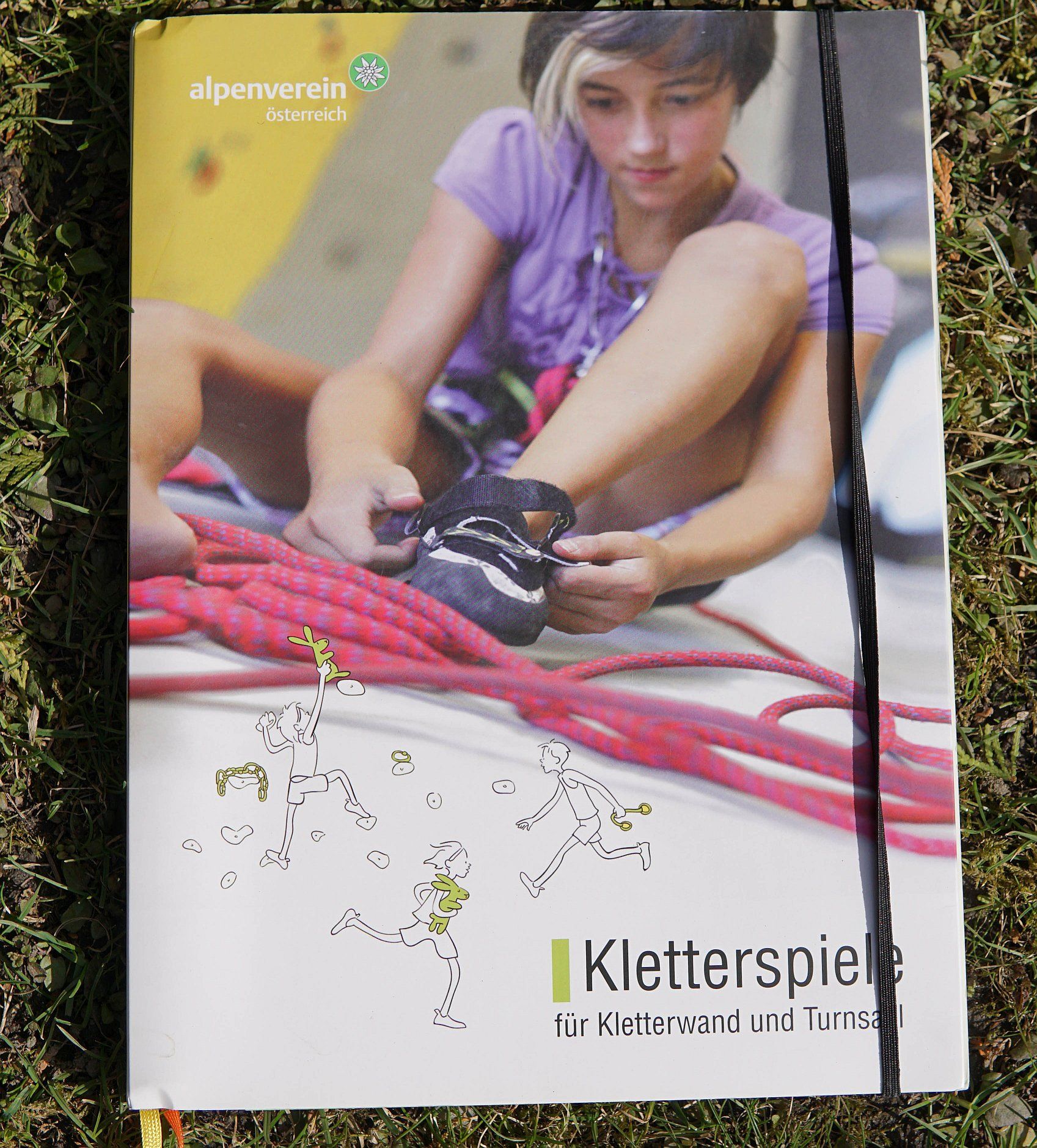 Titelseite des Buchs „Kletterspiele“ des Österreichischen Alpenvereins
