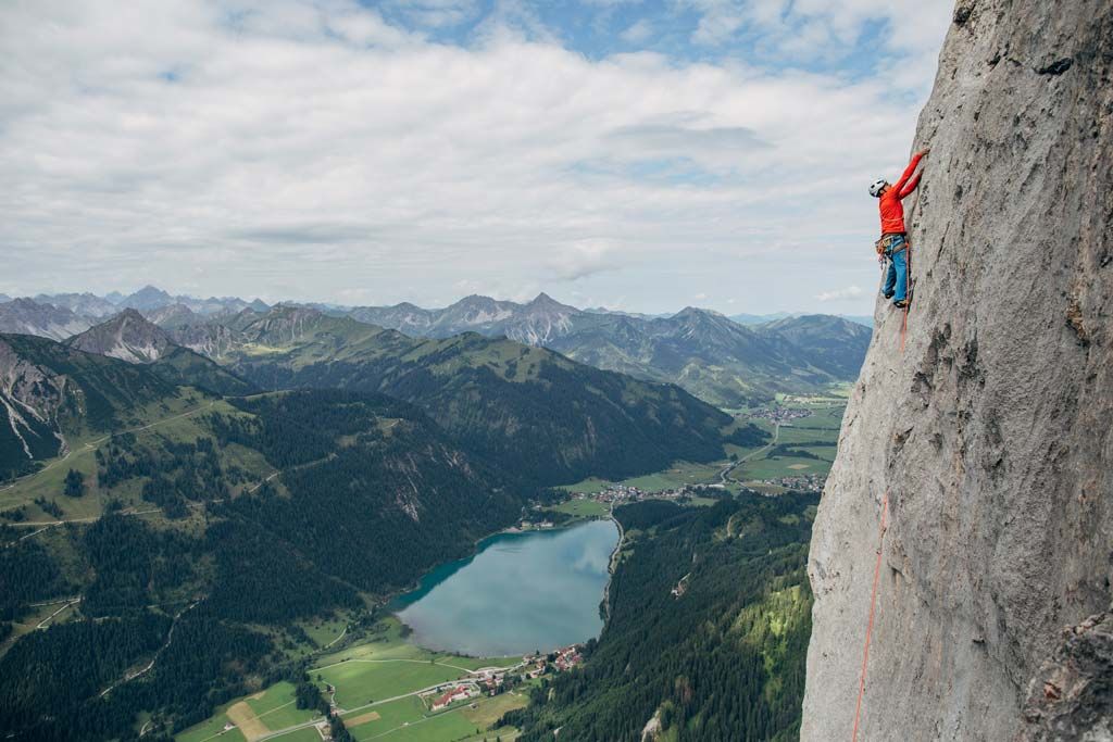 Rote Flüh mit Blick auf den Haldensee