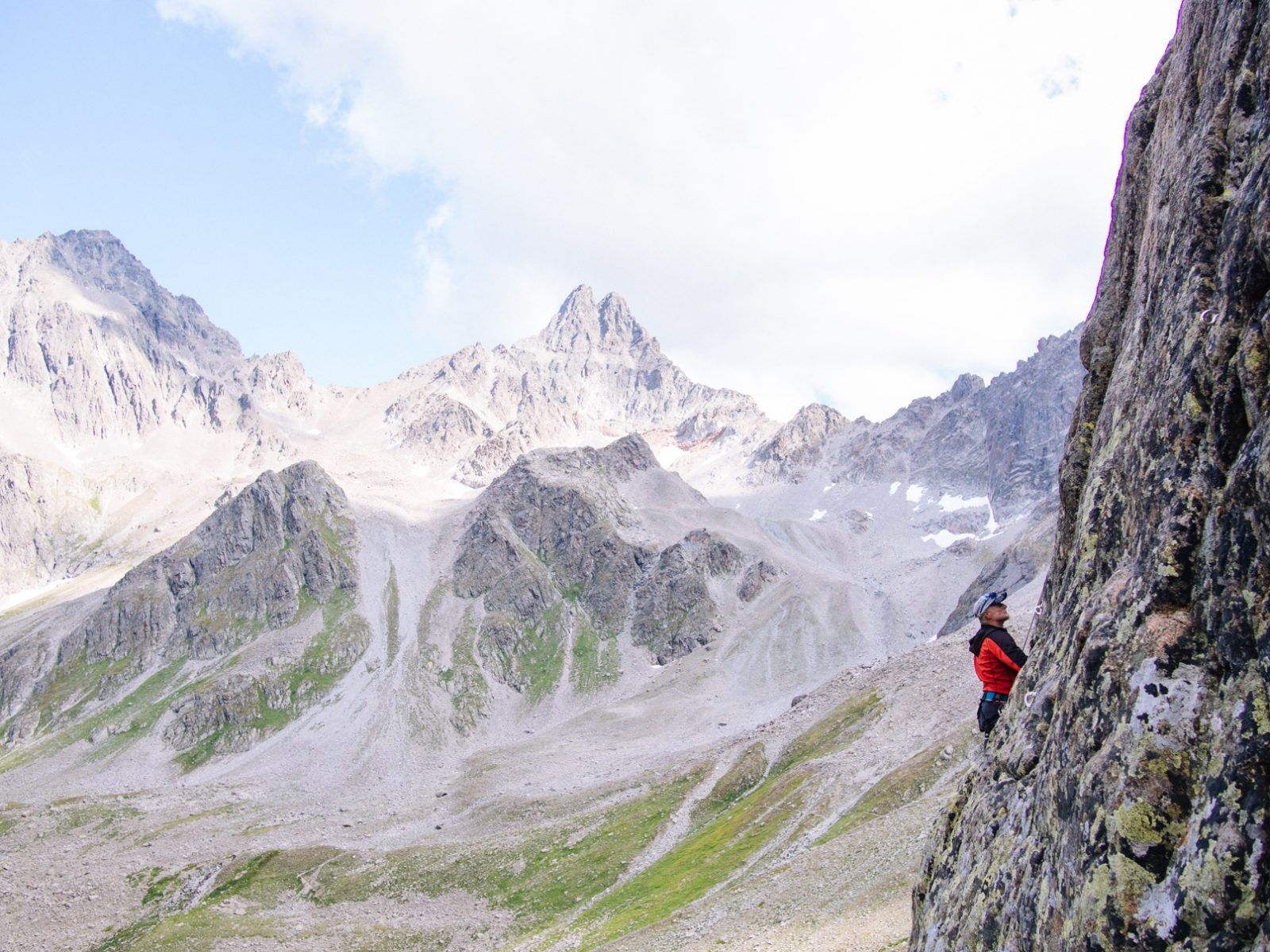 Climbers in one of the seven Crags around the Darmstädter Mountain hut