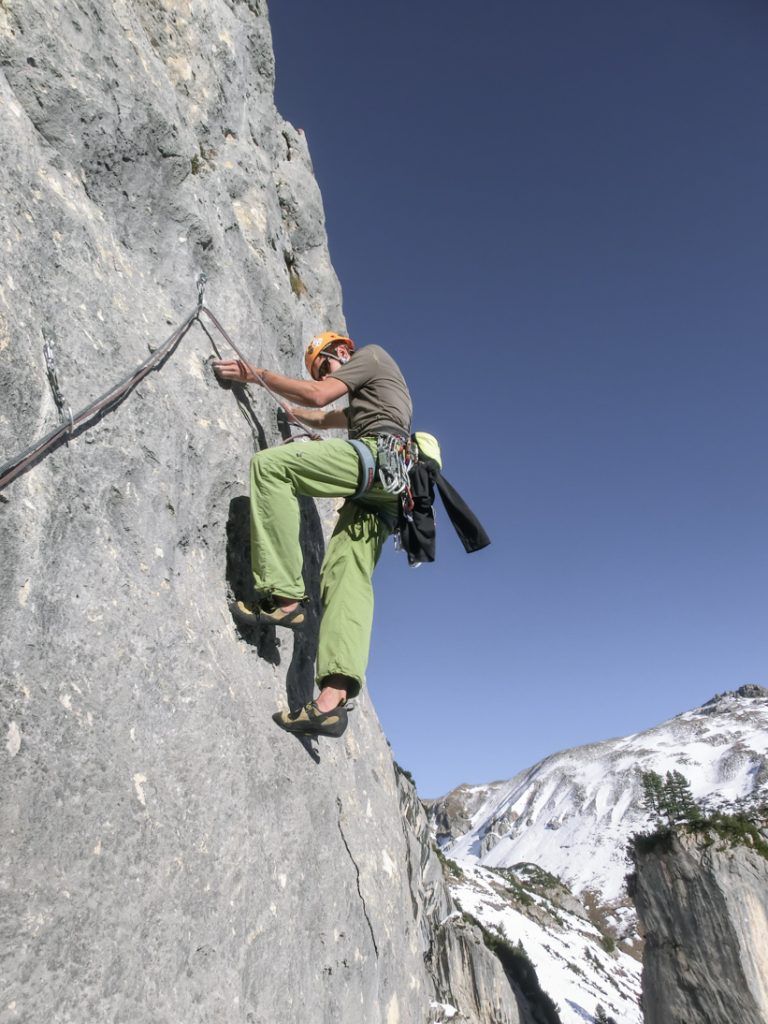 A female climber on the south face of the Klobenjoch