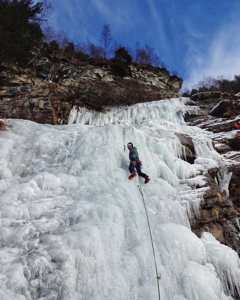 Eiskletterer Max Gschaider am Klockelfall im Pitztal