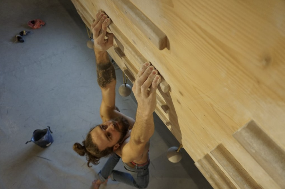 Fingerboard Fingertraining mit flachen Fingern