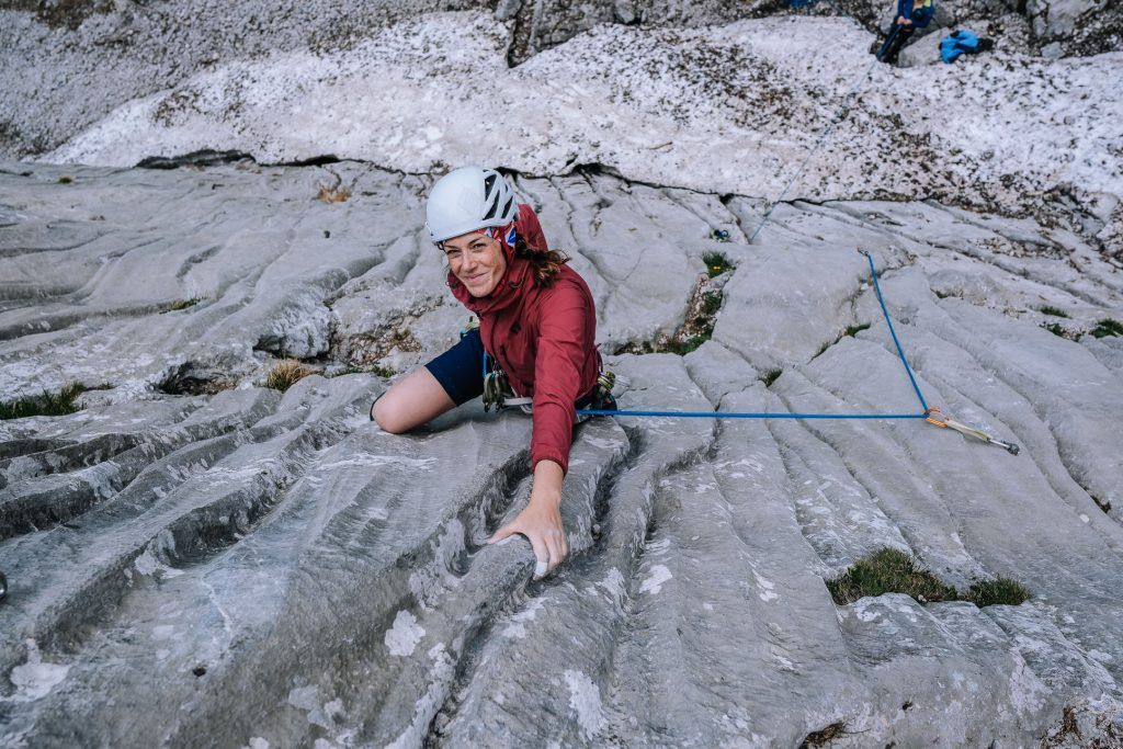 Zufriedener Kletterer am Treffauer im Wilden Kaiser