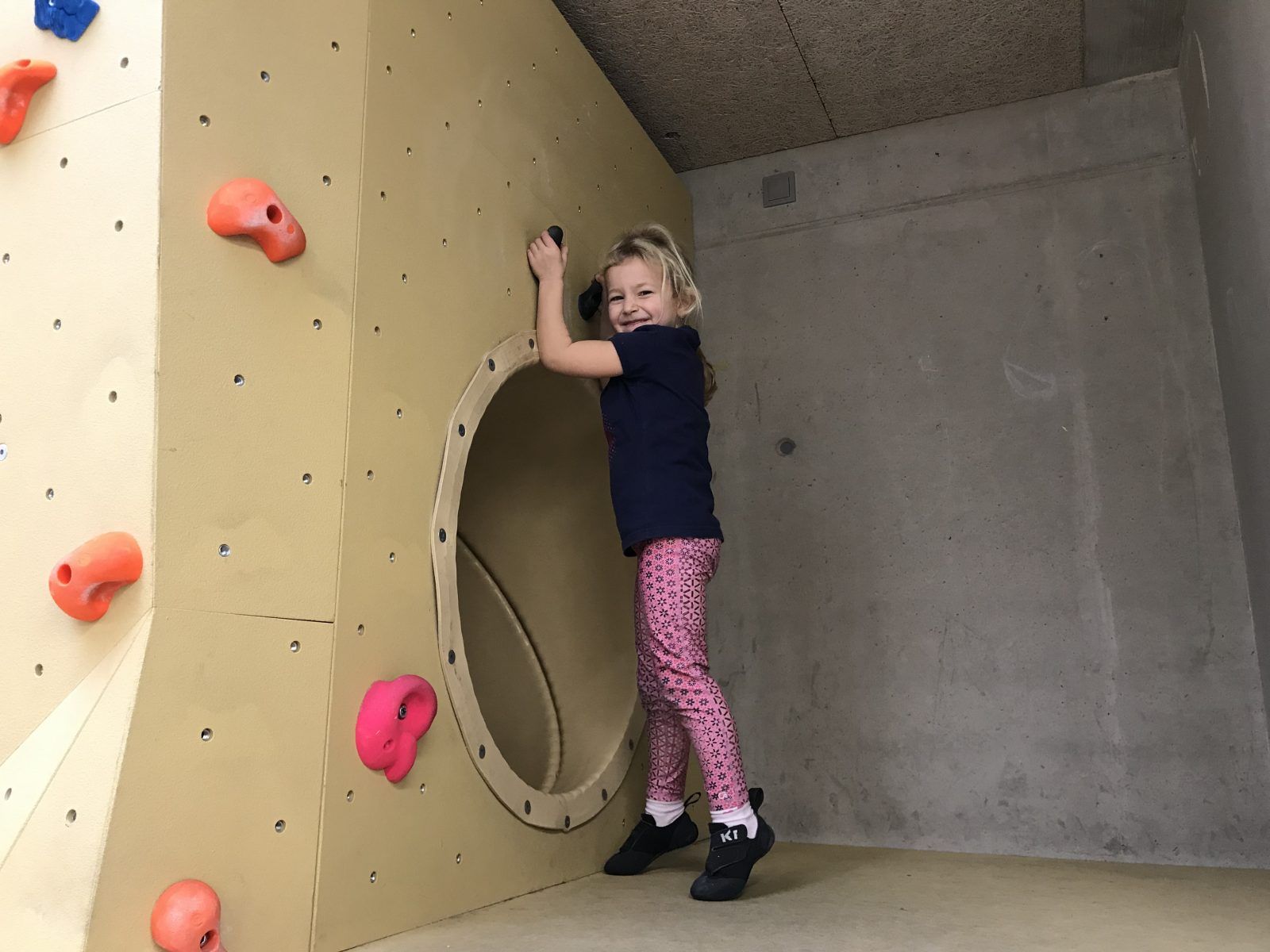 Kinderbereich mit Rutsche im Kletterzentrum Innsbruck