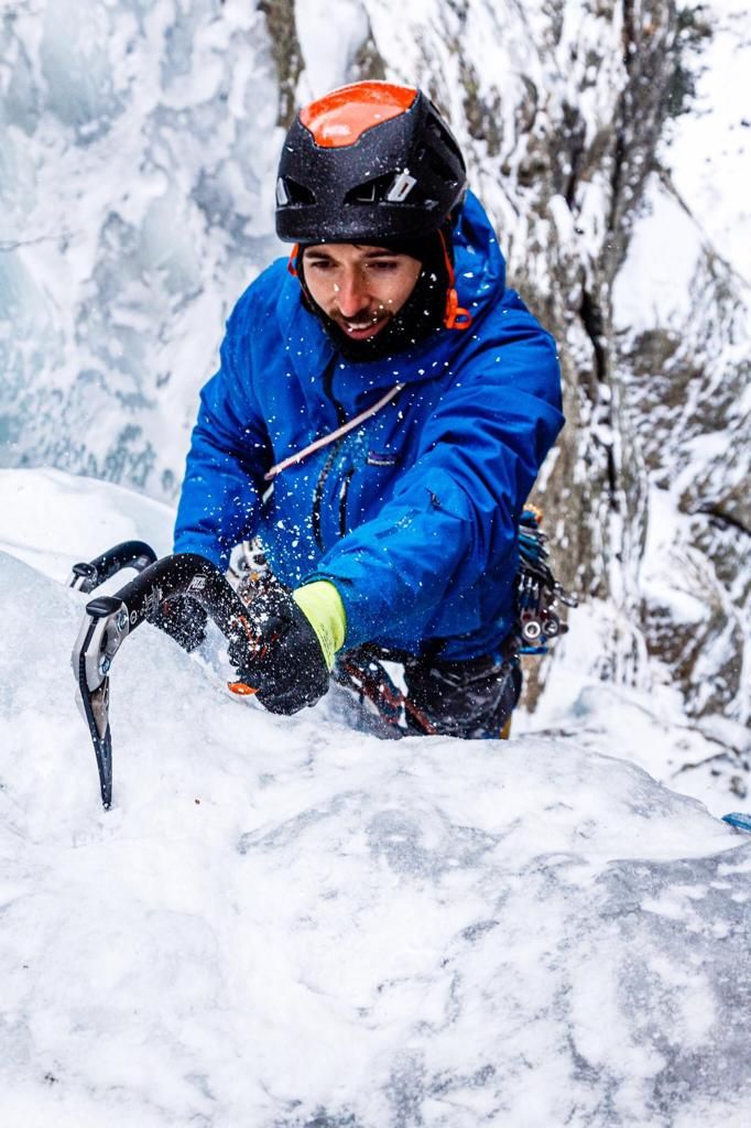 Eiskletterer Jakob Mitterhuber am Eisfall 4. Zwerg im Stubaital