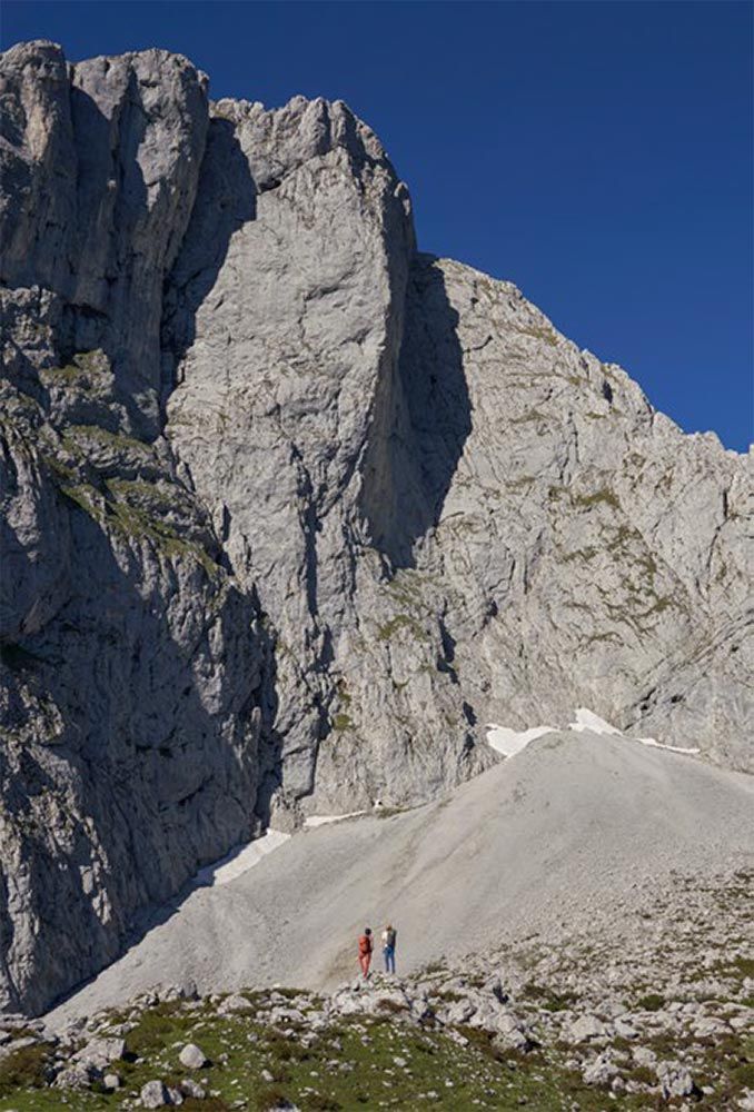 The south pillar of the Maukspitze in the Ostkaiser against a blue sky