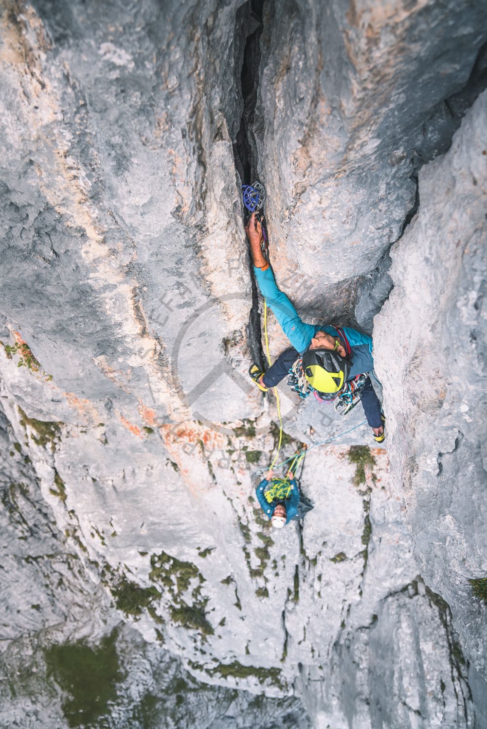 Climbers in the “Pumprissen” in the Wilder Kaiser