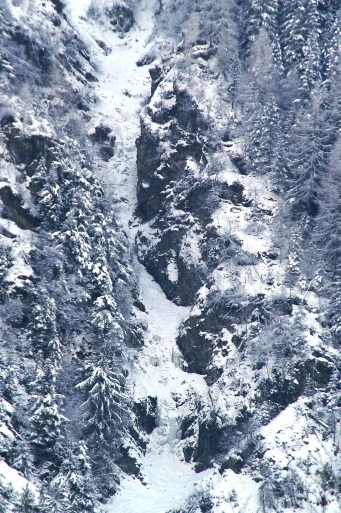 Eiskletterer am Sautrog Eisfall