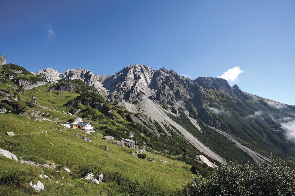Blick zur Muttekopfhütte auf rund 2.000 Metern oberhalb von Imst