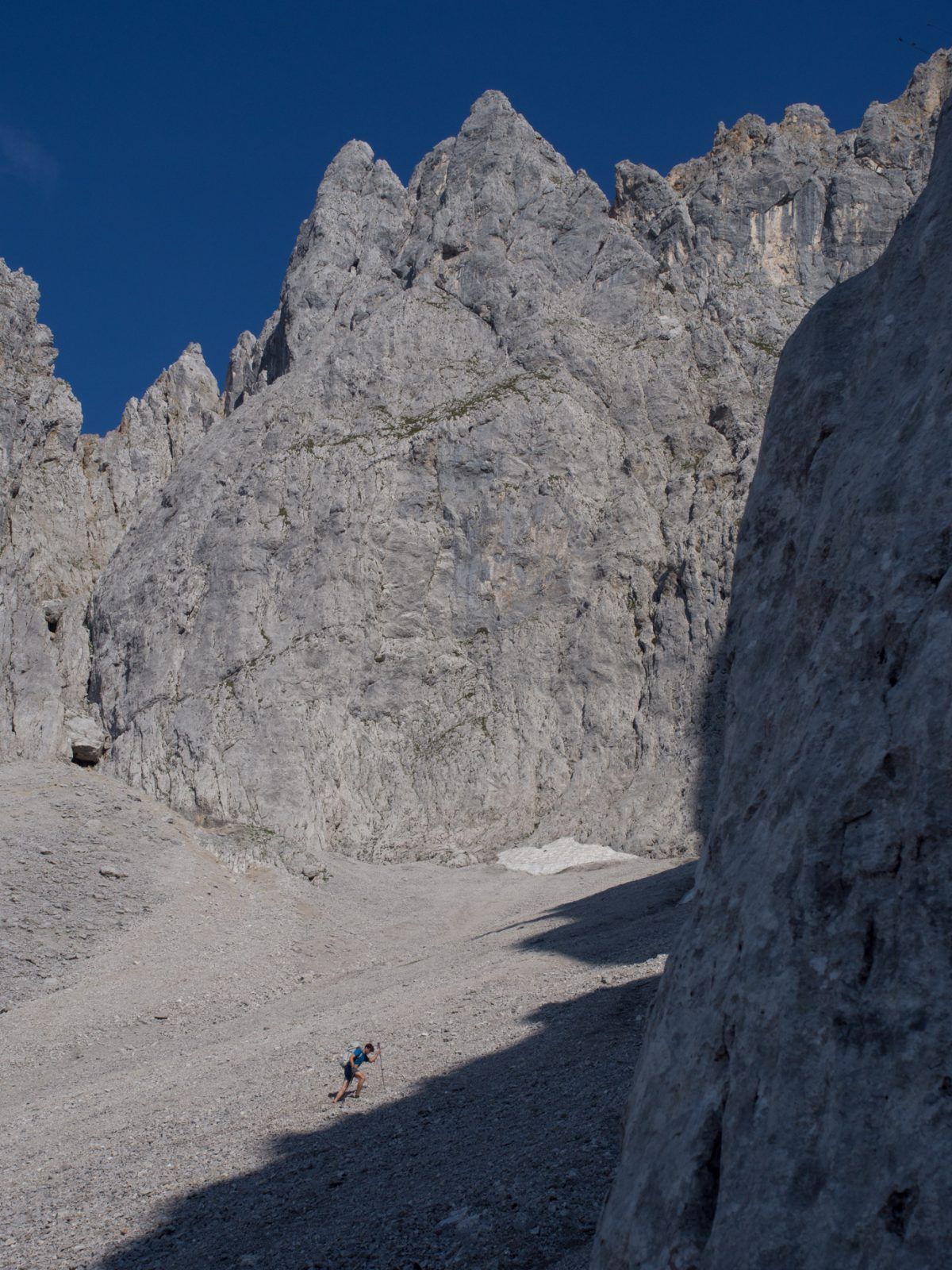 Climbers on the access to the Vordere Karlspitze