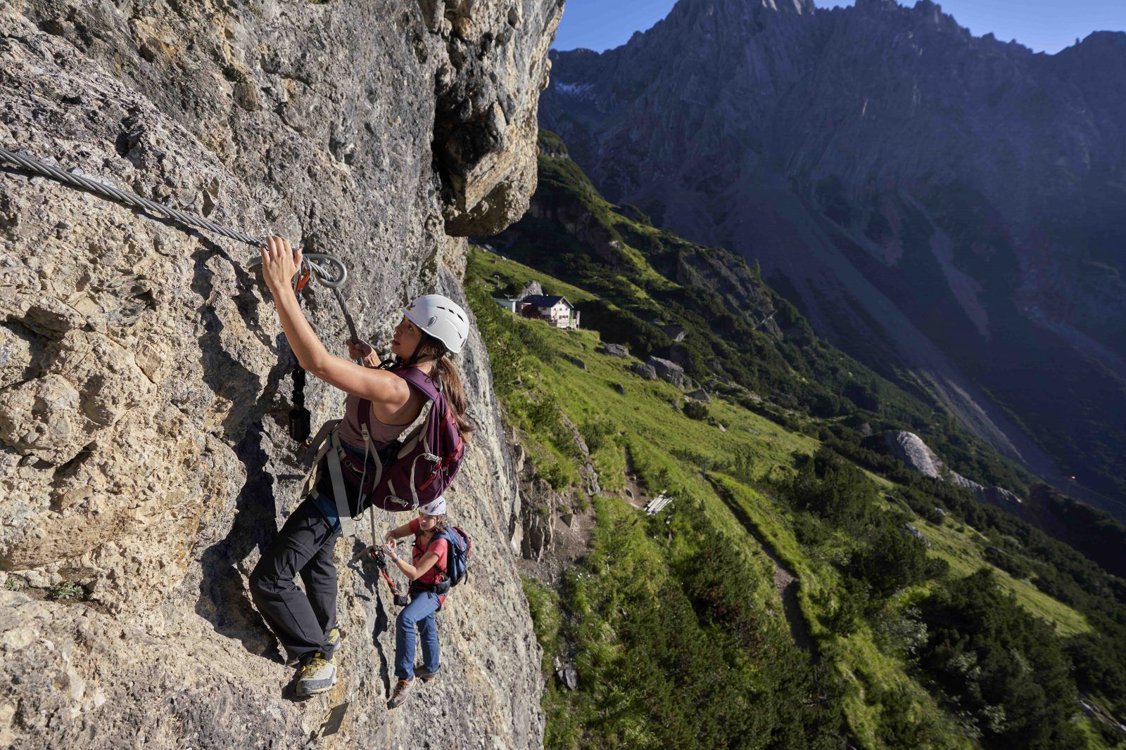Kletterin in einer Route am Muttekopf über Imst