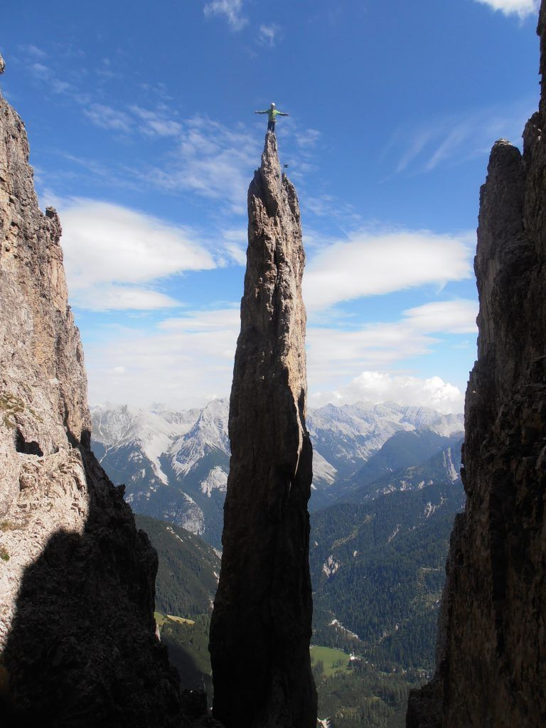Kletterer am höchsten Punkt der Gipfelstürmernadel im Karwendel