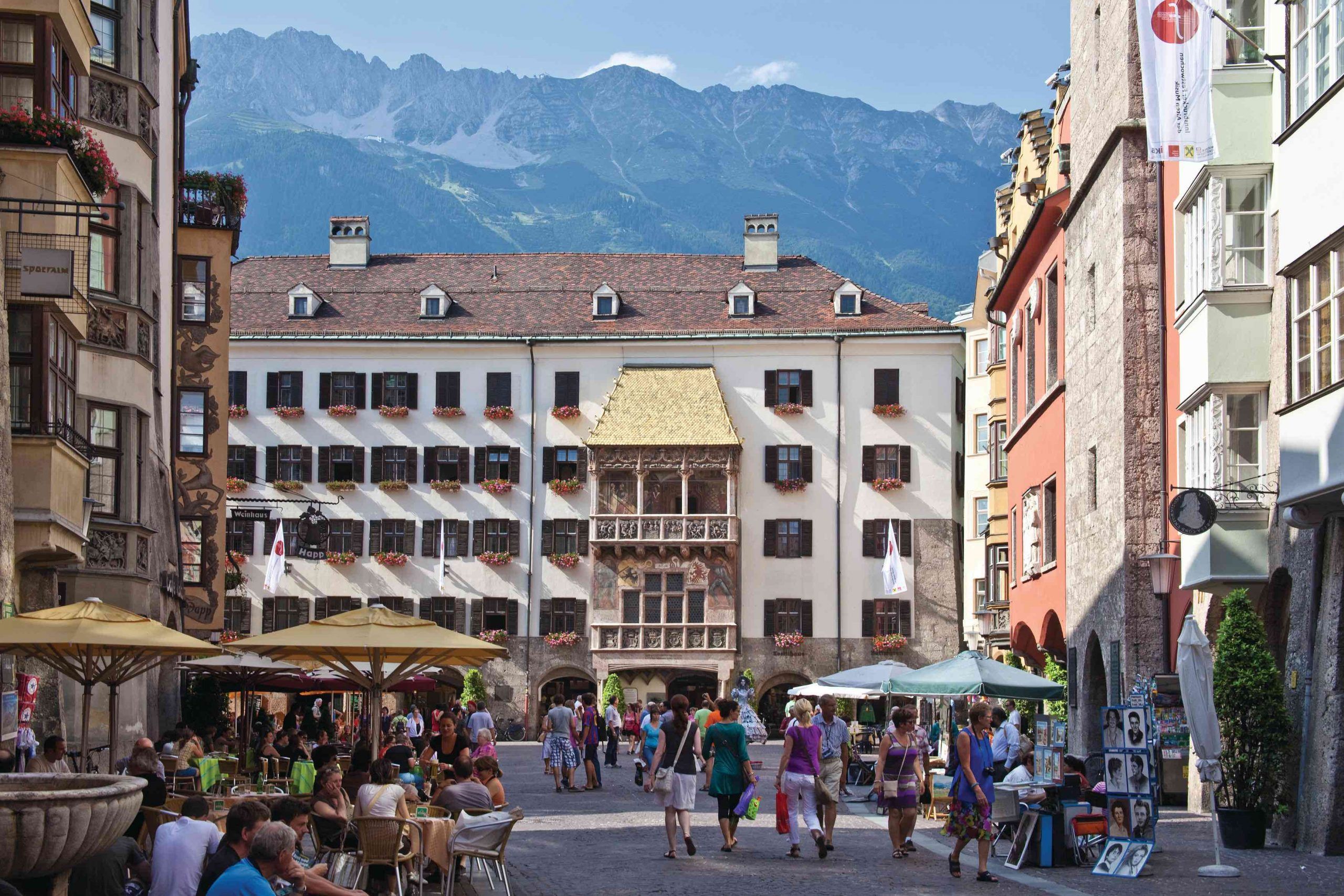 Die Innsbrucker Altstadt mit dem Goldenen Dachl