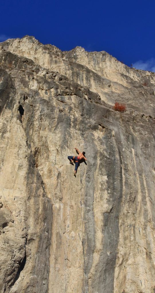 Climbing the ‘Dschungelbuch’ route on the Martinswand