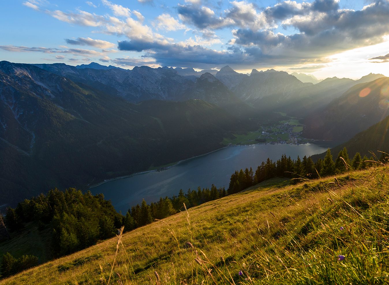 Blick über den Herbstlichen Achensee