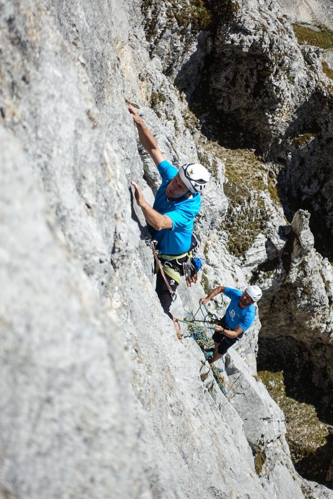 2 Maenner beim Klettern an der Zwerchwand im Tannheimer Tal