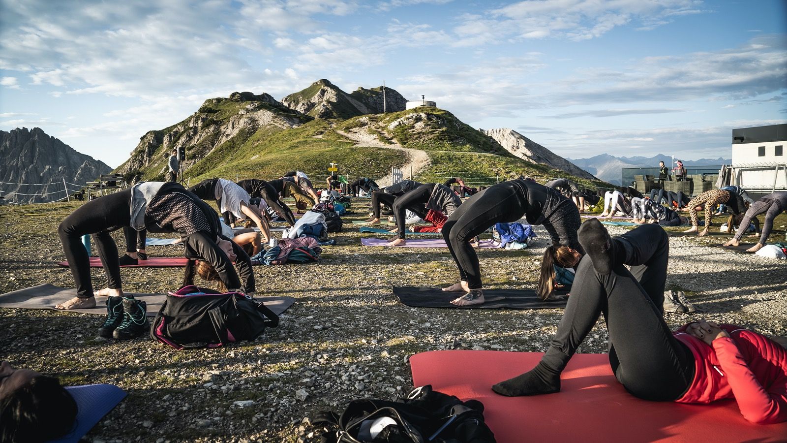 Yoga bei Sonnenaufgang am Seefelder Joch