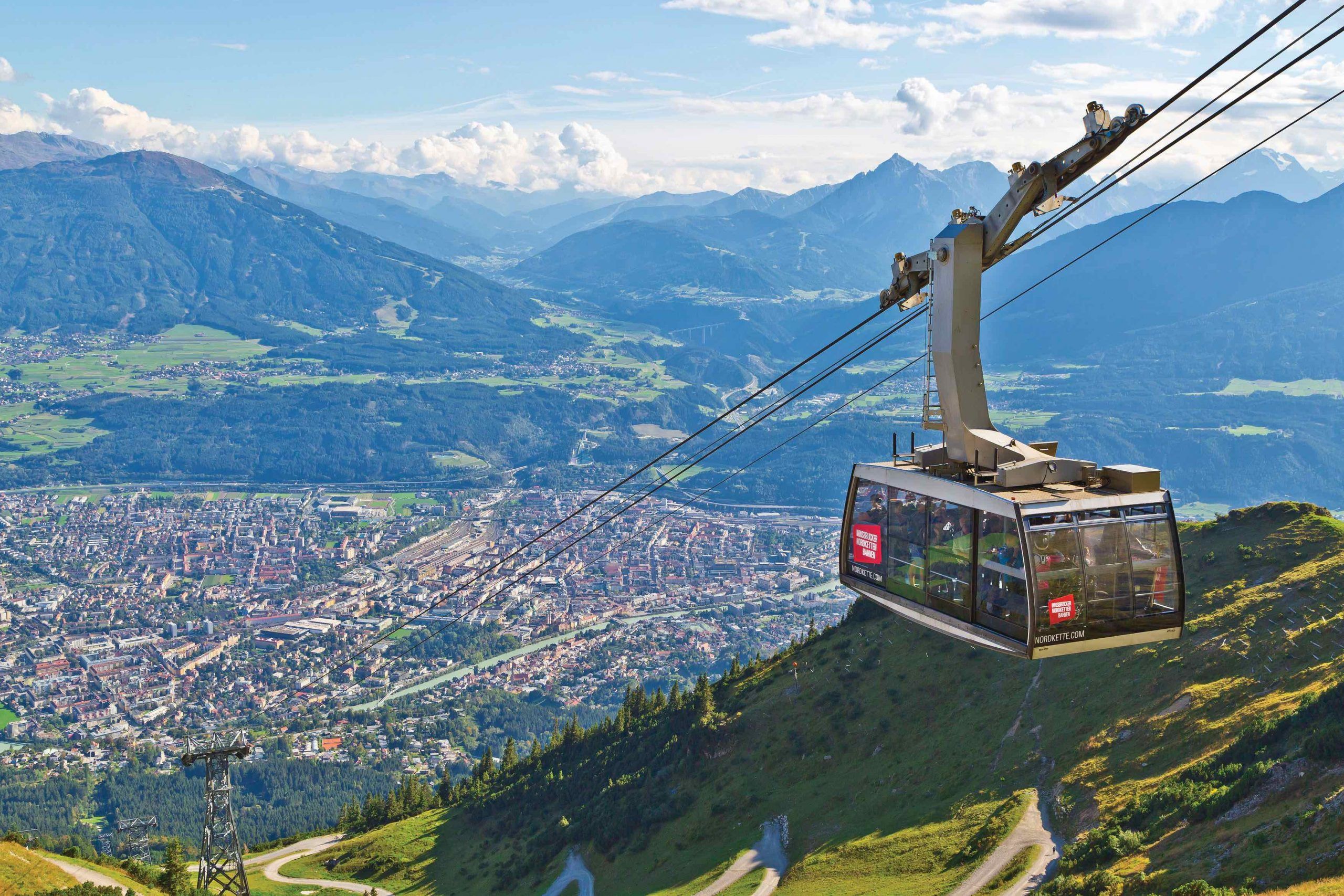 Gondel der Nordkettenbahn über Innsbruck