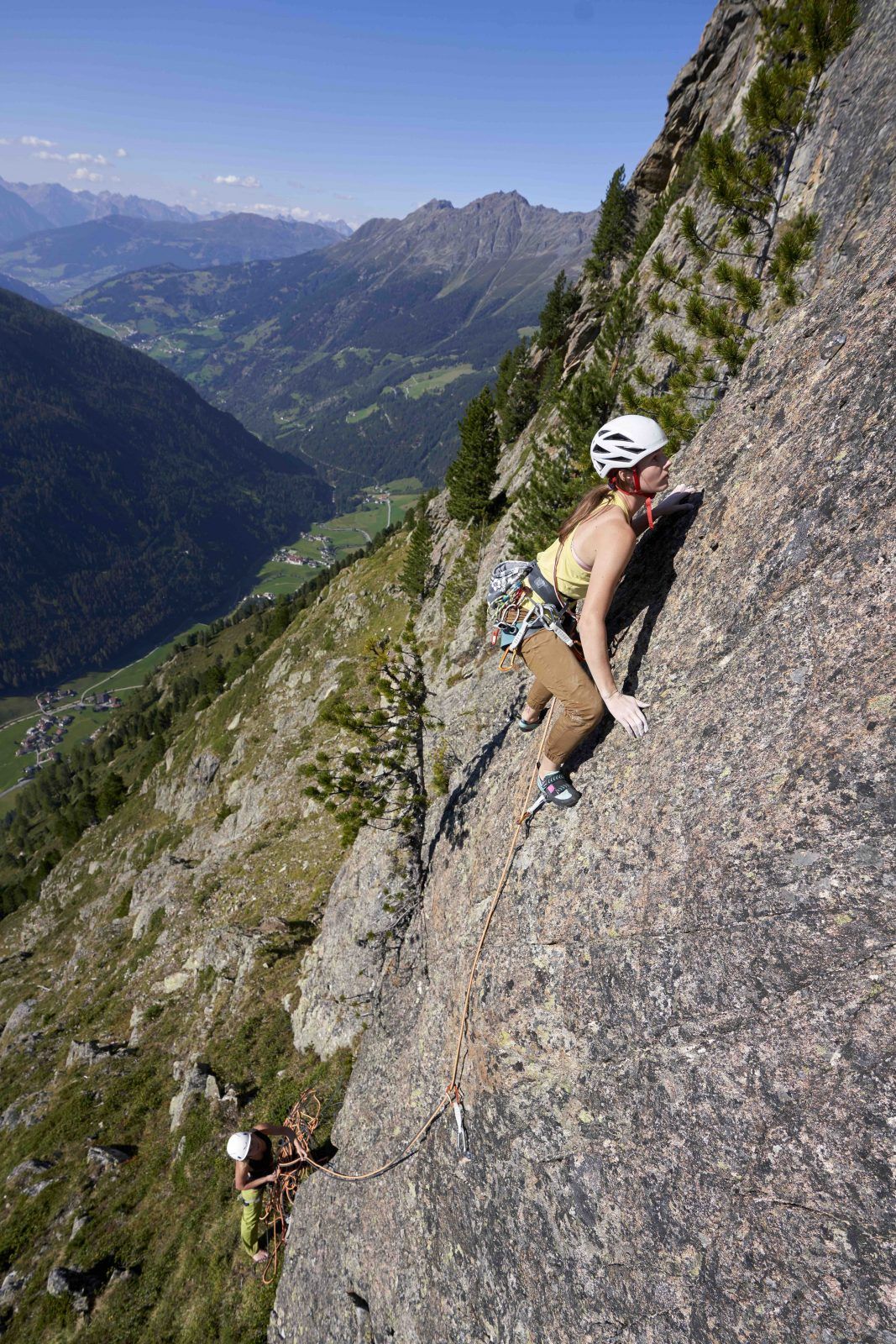 Chantal Gründler on the slabs of the fourth pitch of the Wiesa-Jaggl