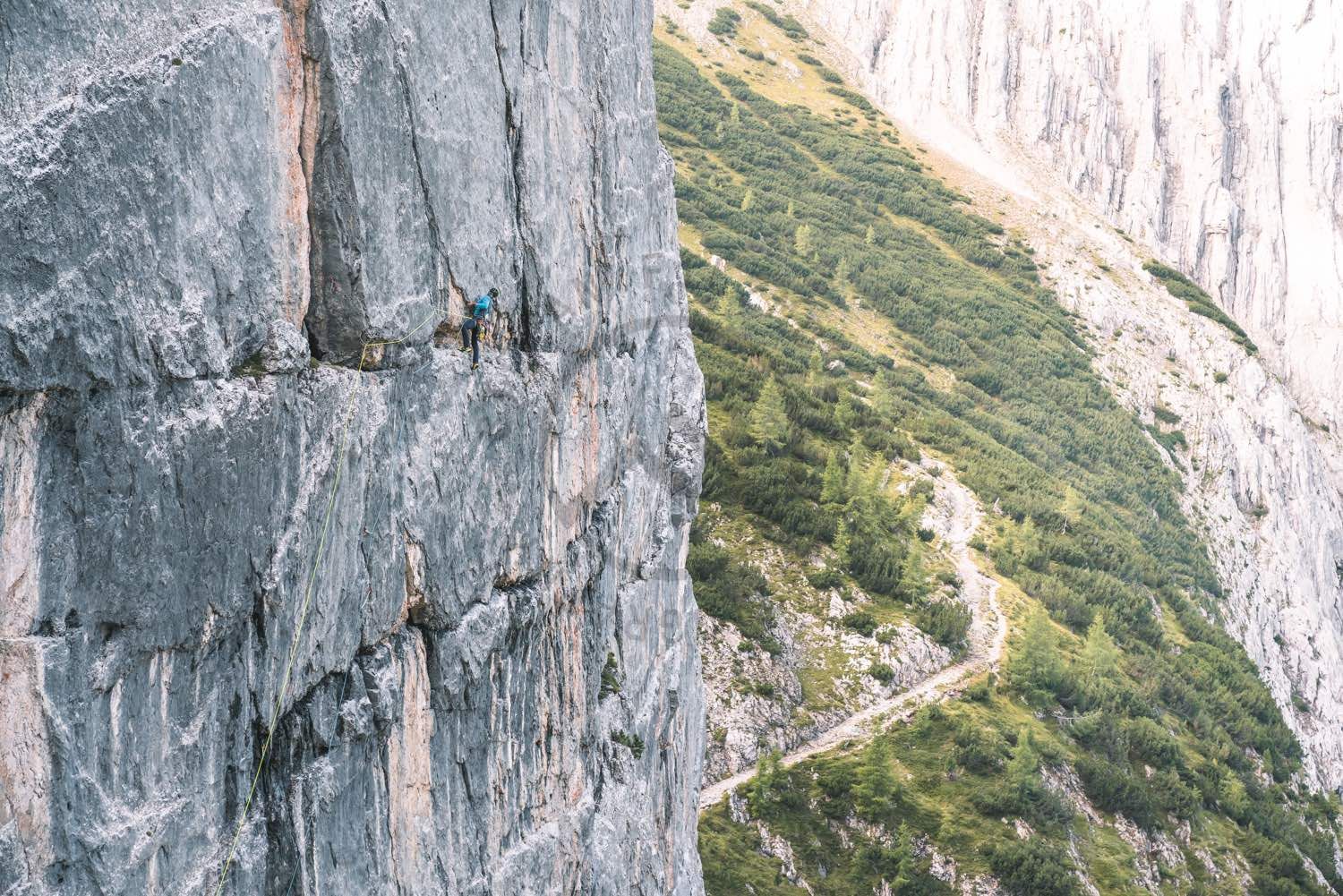 Climbers on the third pitch of the ‘Tschechenplatte’ in the Karwendel Mountains