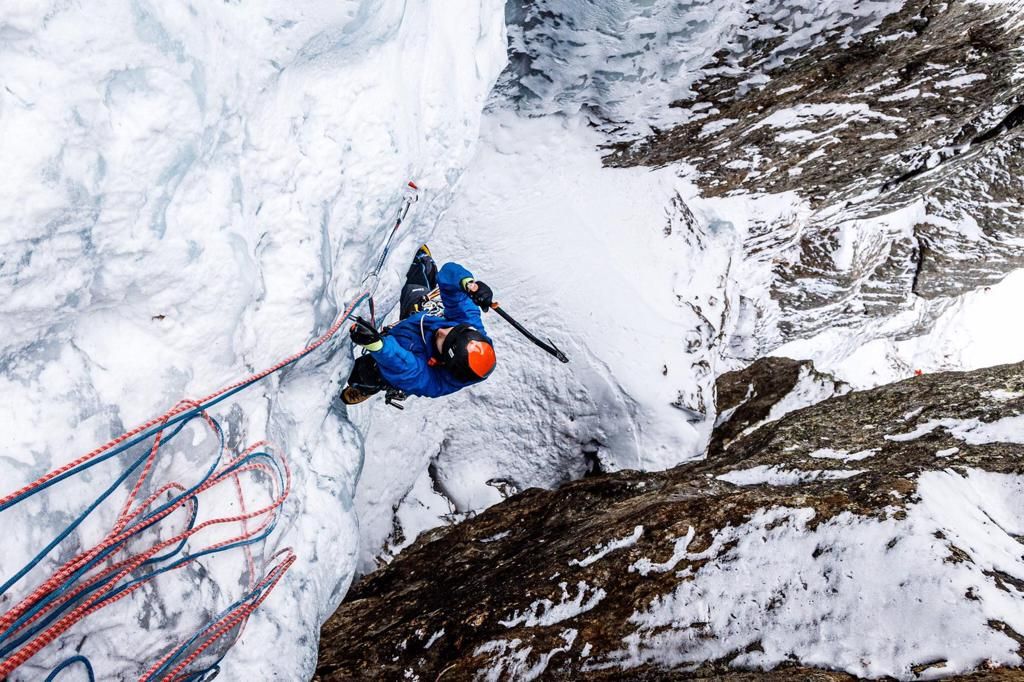 Jakob Mitterhuber beim Eisklettern im Stubaital